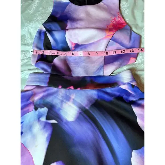 Stunning Bebe fit & flare dress in a vibrant abstract floral print 💜 - Picture 6 of 11